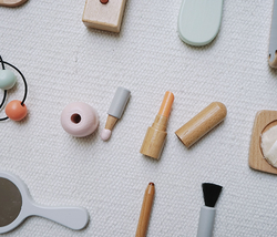 Деревянный набор "Парикмахер-визажист" с косметичкой