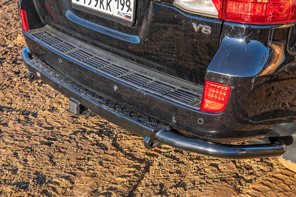 Бампер задний силовой/защита штатного бампера Toyota Land Cruiser 200 2007-2015 c квадратом под фаркоп, стандарт РИФ
