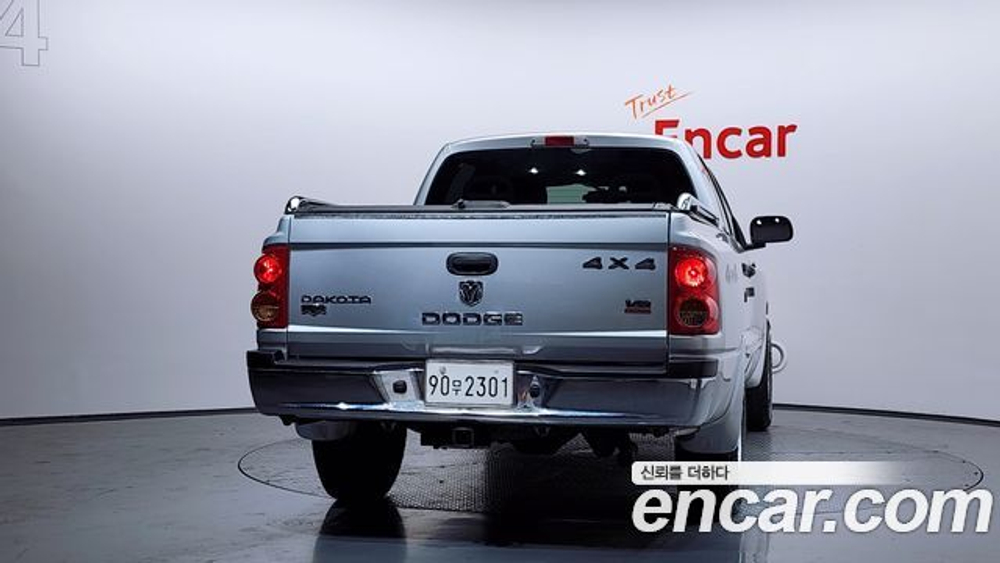 Dodge Dakota QUAD CAB 4X4 — 2005