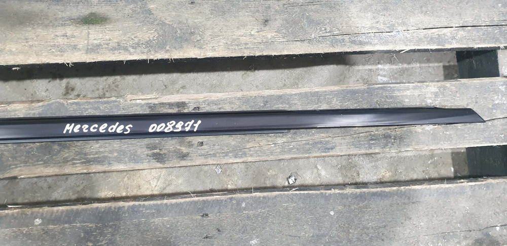 Молдинг двери передней правой Mercedes E (W213) 16-нв Б/У Оригинал A2137209604
