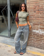 Женская облегающая укороченная футболка с камуфляжным принтом - BERSHKA