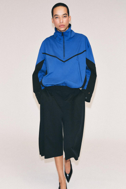ZARA ТЕХНИЧНЫЕ ШОРТЫ СО СКЛАДКАМИ — ZW COLLECTION, ЧЕРНЫЙ
