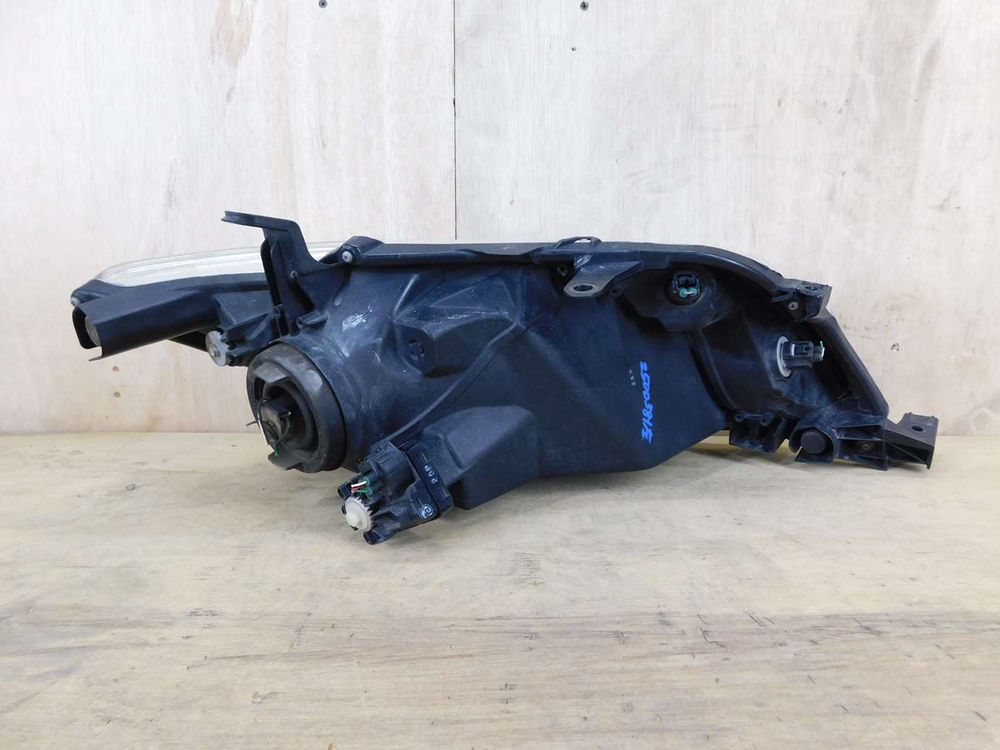 фара левая Toyota Corolla Axio Fielder NCP161 2013