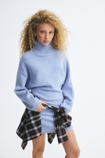 Вязаное платье с воротником-полуводолазкой - H&M