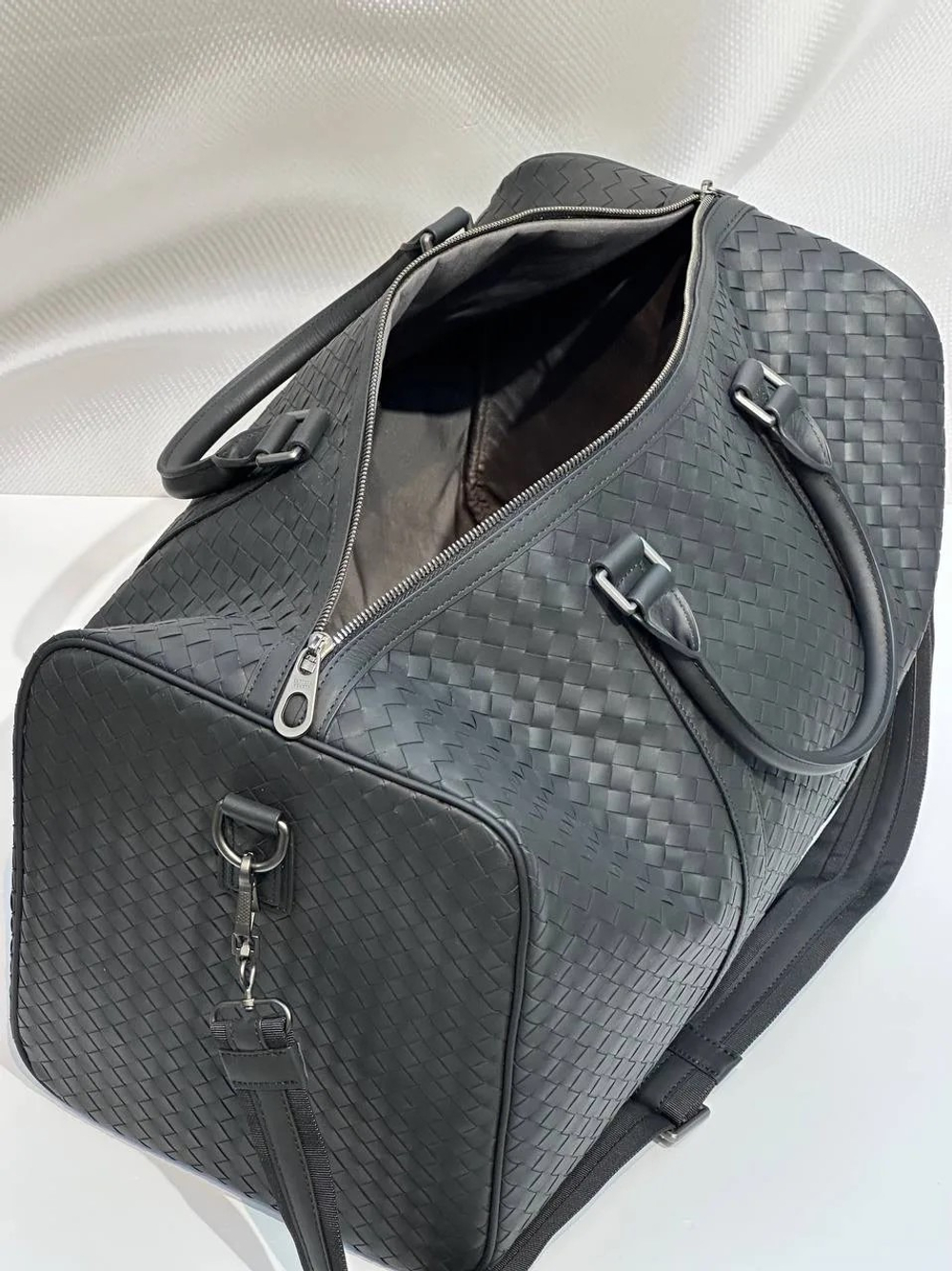 Дорожная сумка Bottega Veneta Intrecciato чёрная кожаная премиум класса