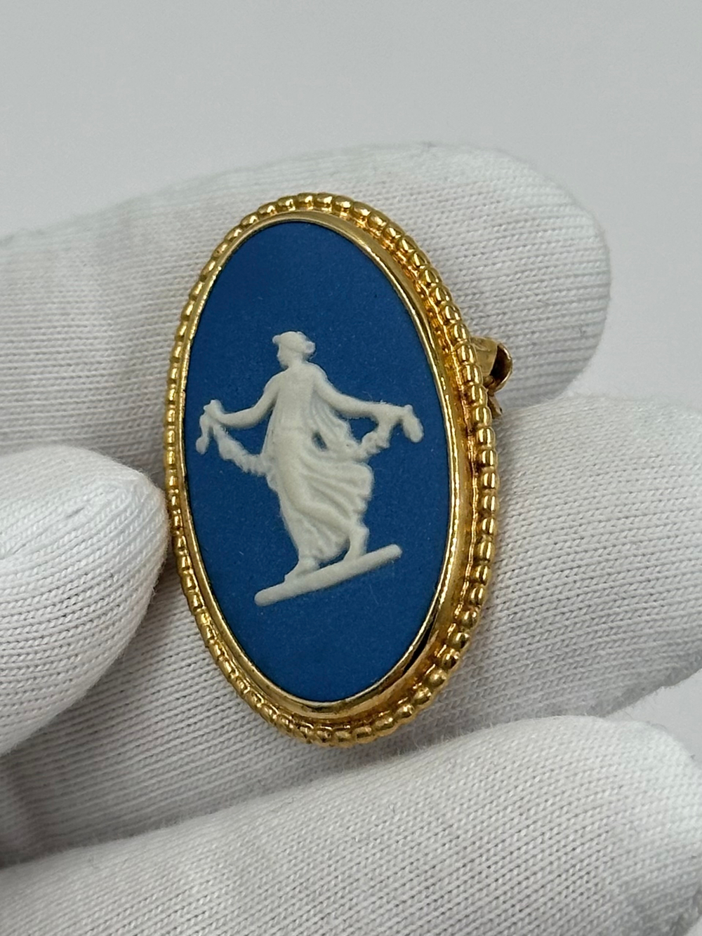 Брошь Wedgwood