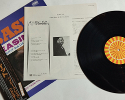 Винтажная виниловая пластинка LP Count Basie and His Orch Easin It (Music From The Pen Of Frank Foster) (Japan 1979) (Obi)