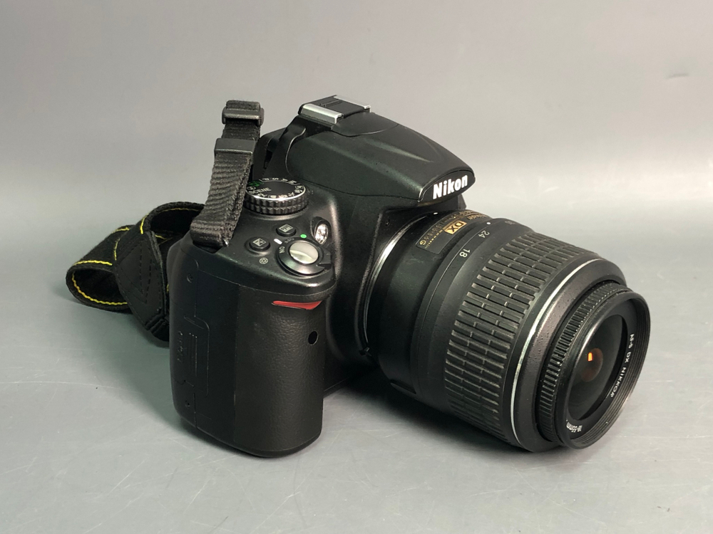Nikon D5000 Kit AF-S DX 18-55mm VR 14.000 кадров