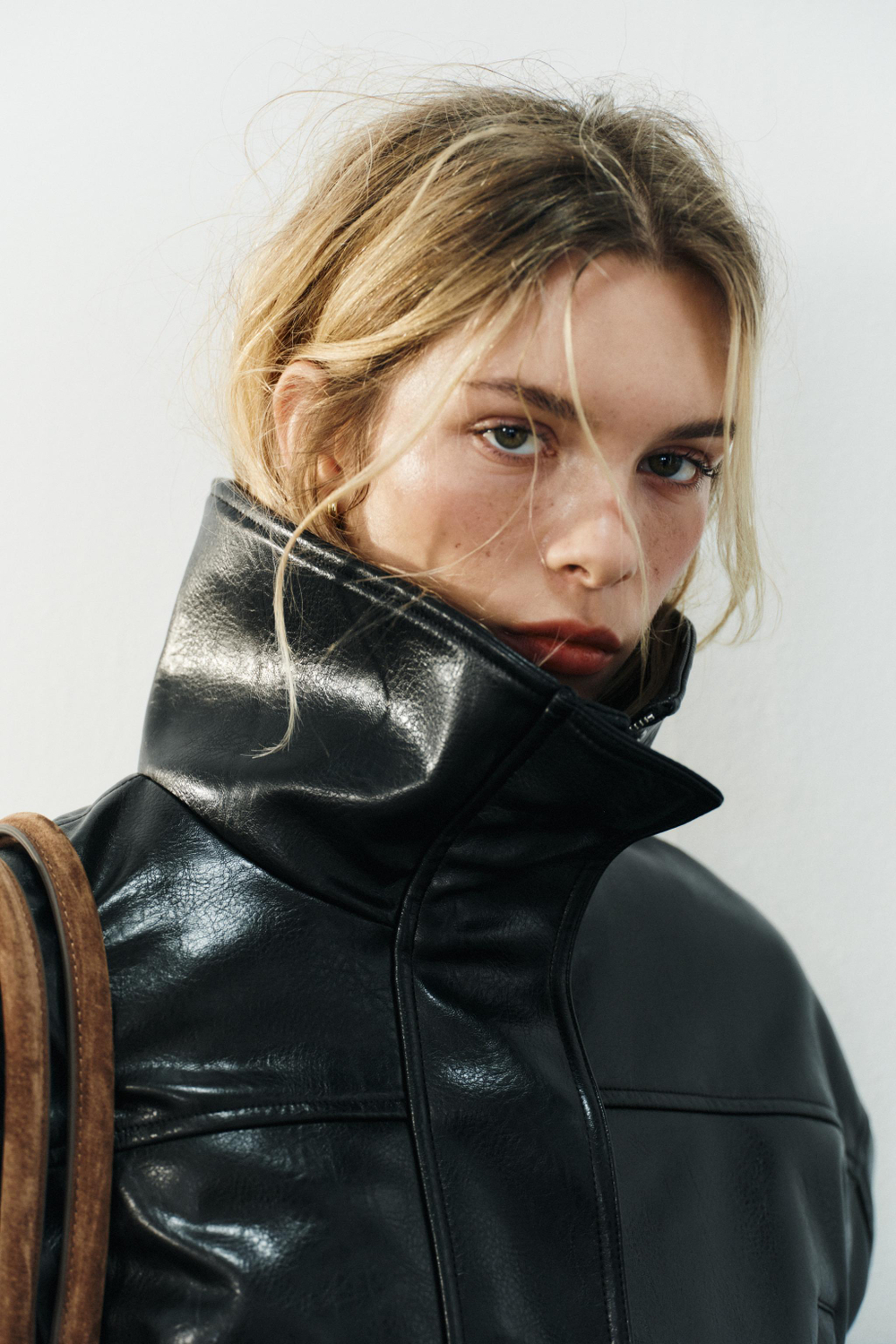 БОМБЕР ИЗ ИСКУССТВЕННОЙ КОЖИ — ZARA