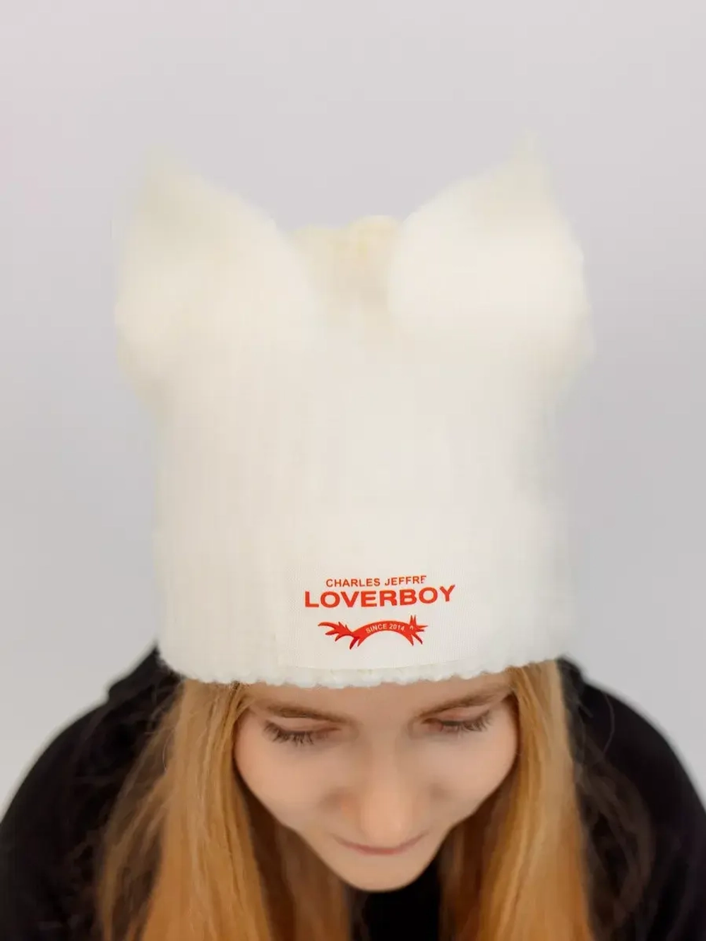 Шапка с ушками loverboy корейская y2k для подростка