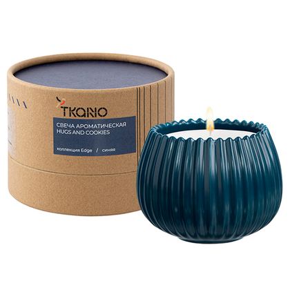 Свеча ароматическая Tkano Edge Hugs and Cookies синяя 30ч