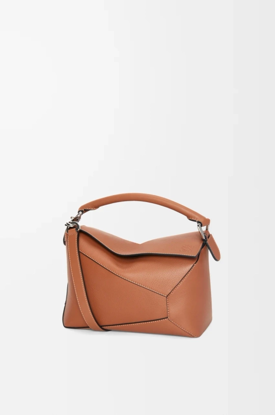 Loewe Маленькая сумка Puzzle Edge из классической телячьей кожи, коричневый