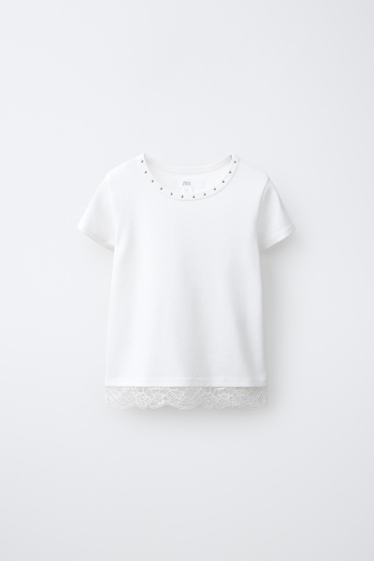 ZARA ФУТБОЛКА С ЗАКЛЕПКАМИ И КРУЖЕВОМ, БЕЛЫЙ