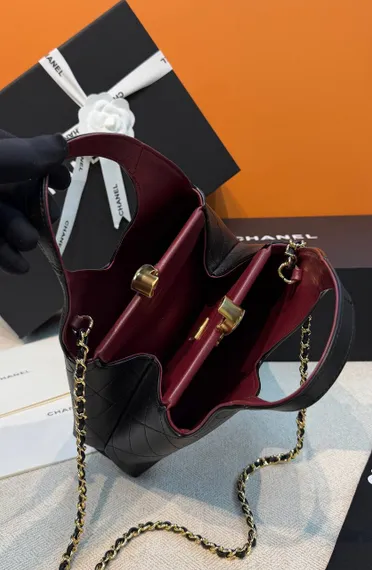 Сумка Chanel Métiers d’art 2026 Shopping Bag