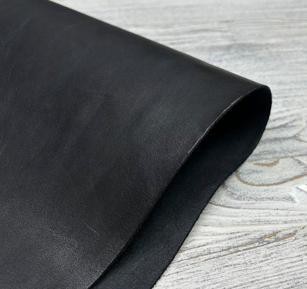 Фактура кожи Buffalo Wax Nero крупным планом