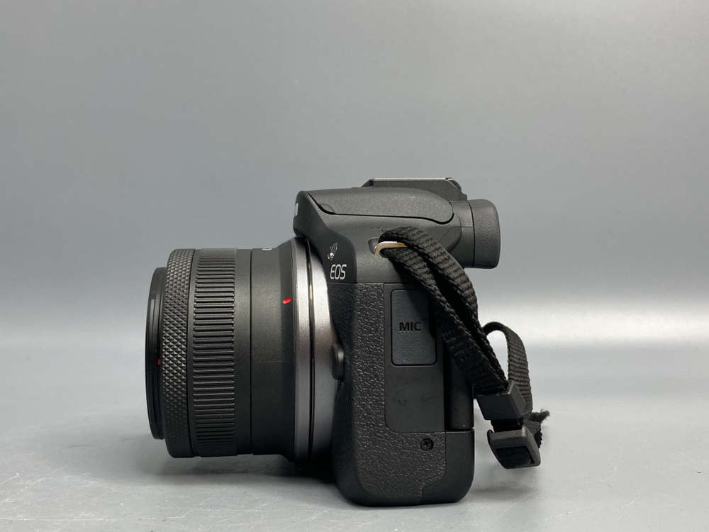 Canon EOS R50 Kit 18-45mm 2.000 кадров