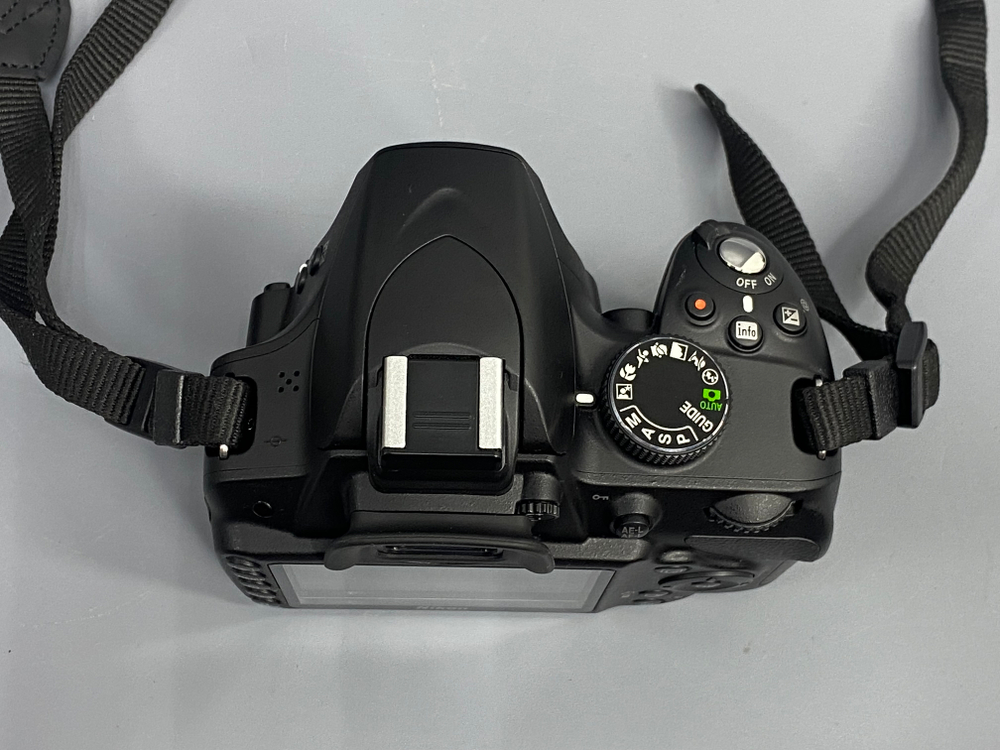Nikon D3200 + AF-S 18-55mm f/3.5-5.6G VR II 3.500 кадров