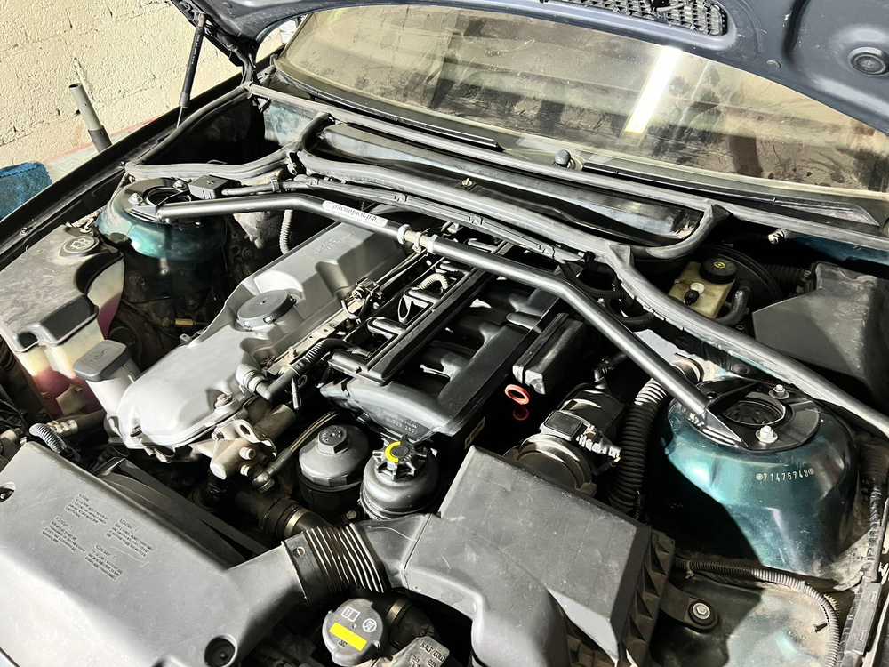 Распорка передних стоек (регулируемая) с изгибом назад BMW E46 (ПОД ЗАКАЗ)