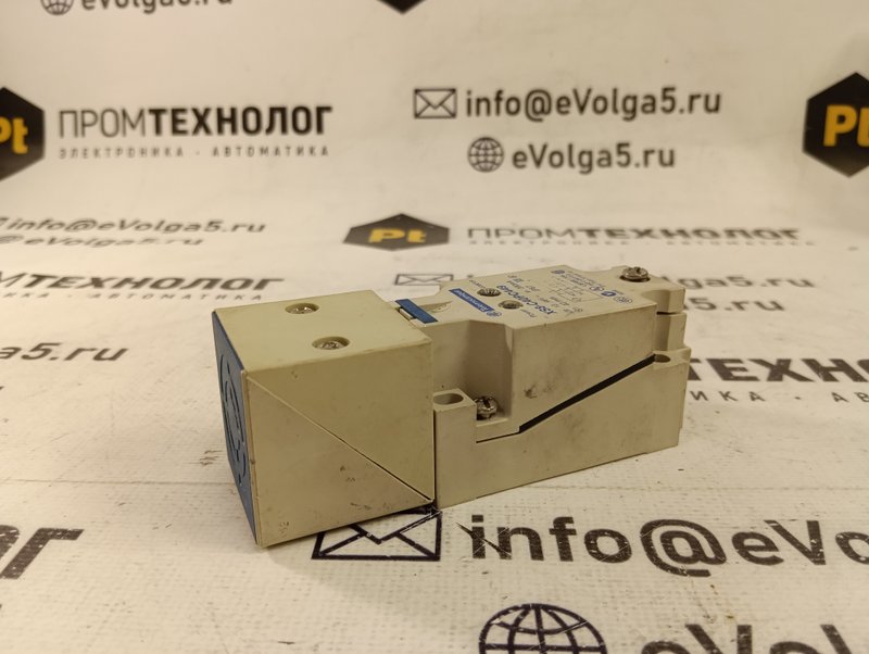 Telemecanique XS8-C40PC449 б/у