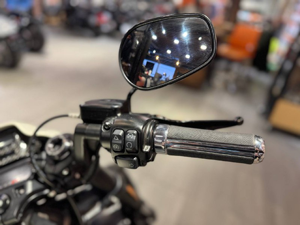 Harley-Davidson FXDR 114 (Белый)
