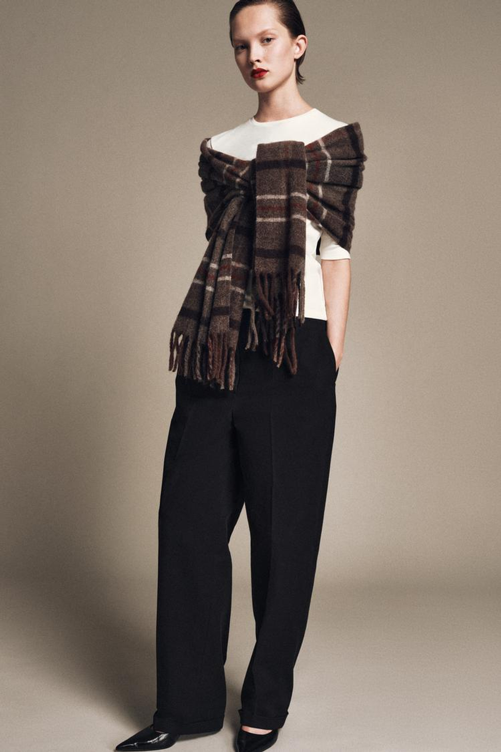 ZARA БРЮКИ С ВЫСОКОЙ ПОСАДКОЙ И СКЛАДКАМИ — ZW COLLECTION, ЧЕРНЫЙ