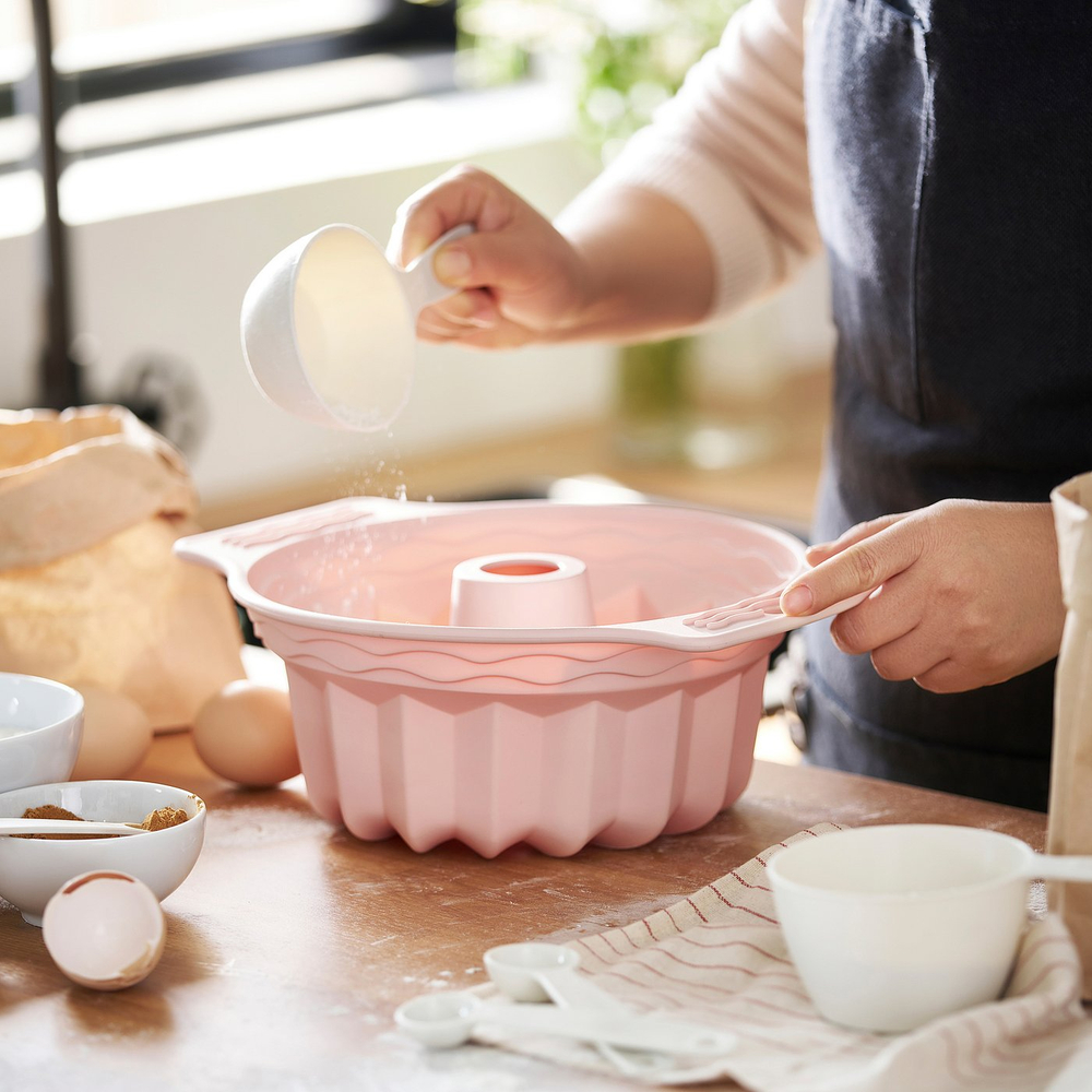 IKEA BAKTIDER  (ИКЕА БАКТИДЕР)  -  Форма для кекса с трубой - бледно-розовый 22 см