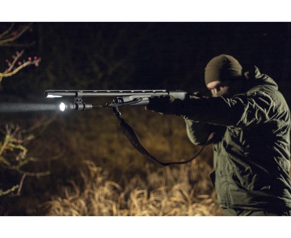 Фонарь светодиодный тактический Armytek Dobermann, 1150лм, холодный свет (без аккум. в комплекте)