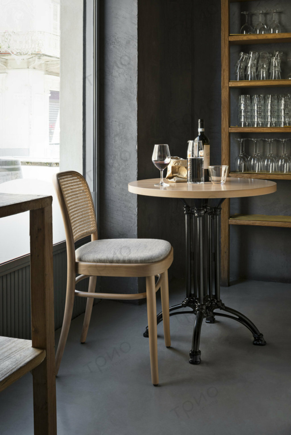 Стол Vermouth от Gebruder Thonet Vienna