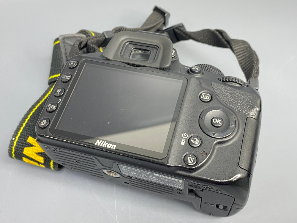 Nikon D3200 kit 18-55mm 16.000 кадров