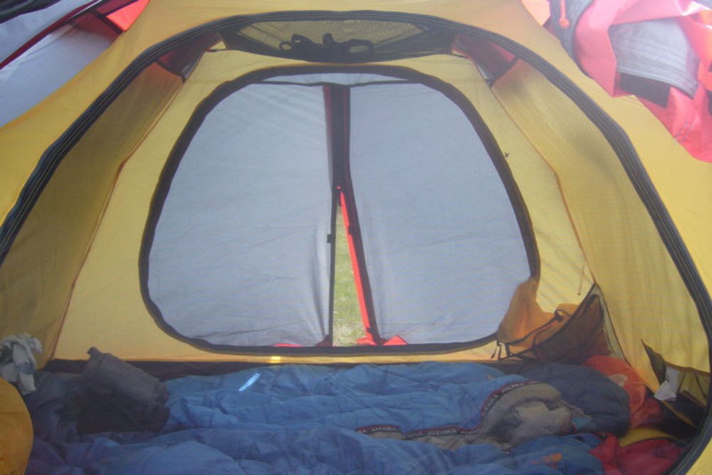 Палатка TRAMP  Mountain 4 (V2), артикул TRT-24, цвет Серый