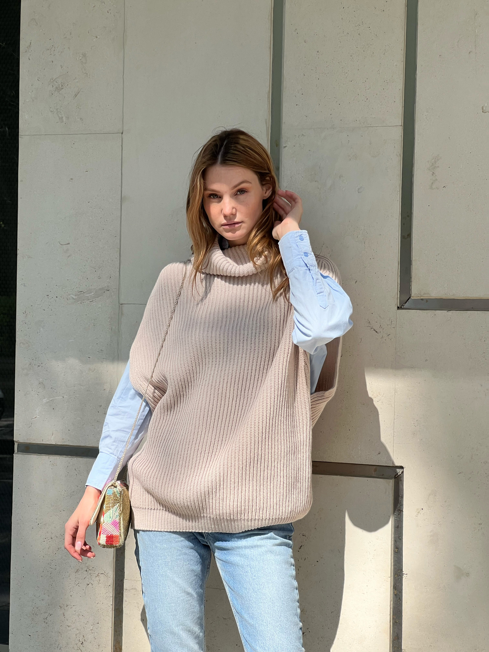 Жилетка женская вязаная "КРЕМ ЖАКЛИН"