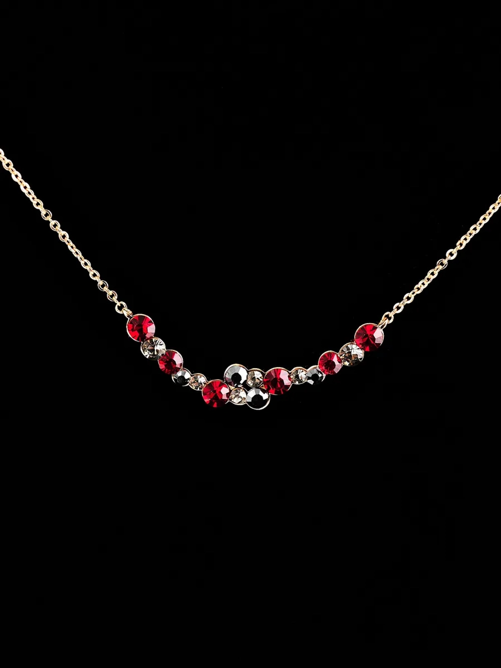 Тонкое колье Млечный путь с красными кристаллами Swarovski