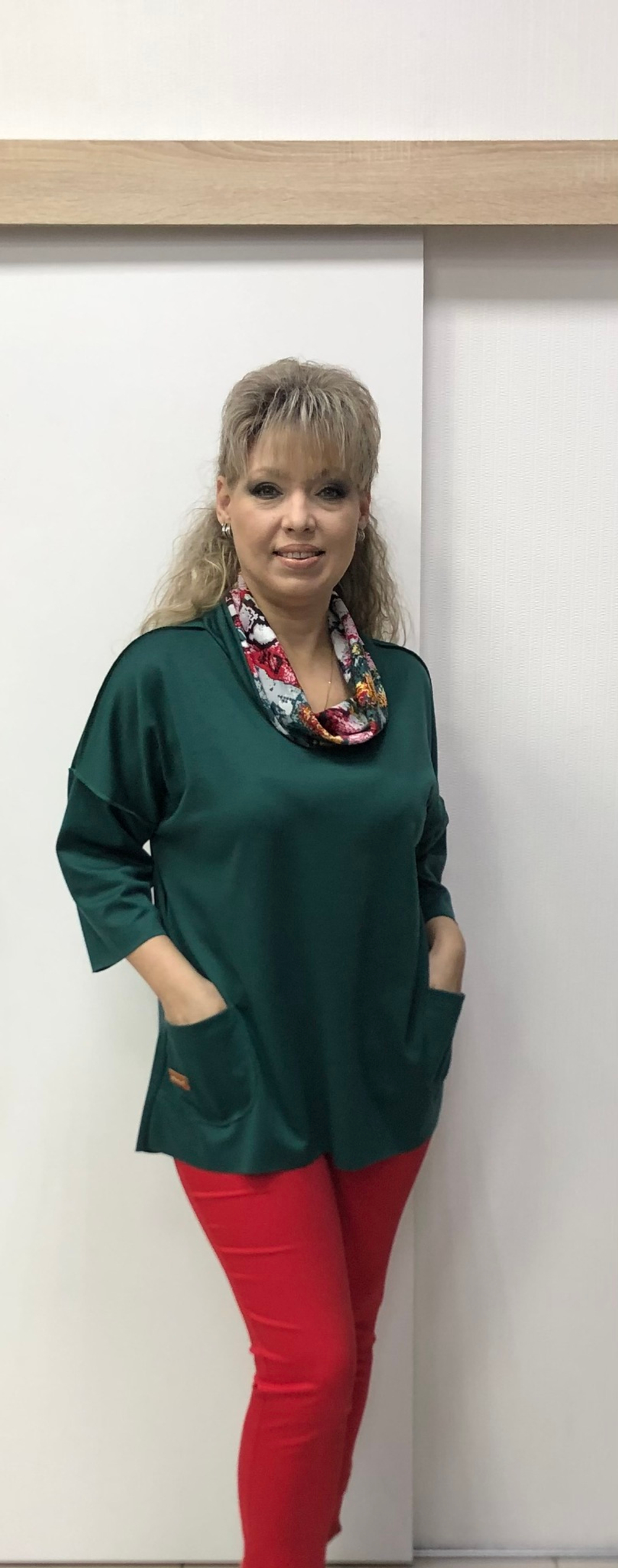 Удлиненная туника синего цвета с разноцветным хомутом
