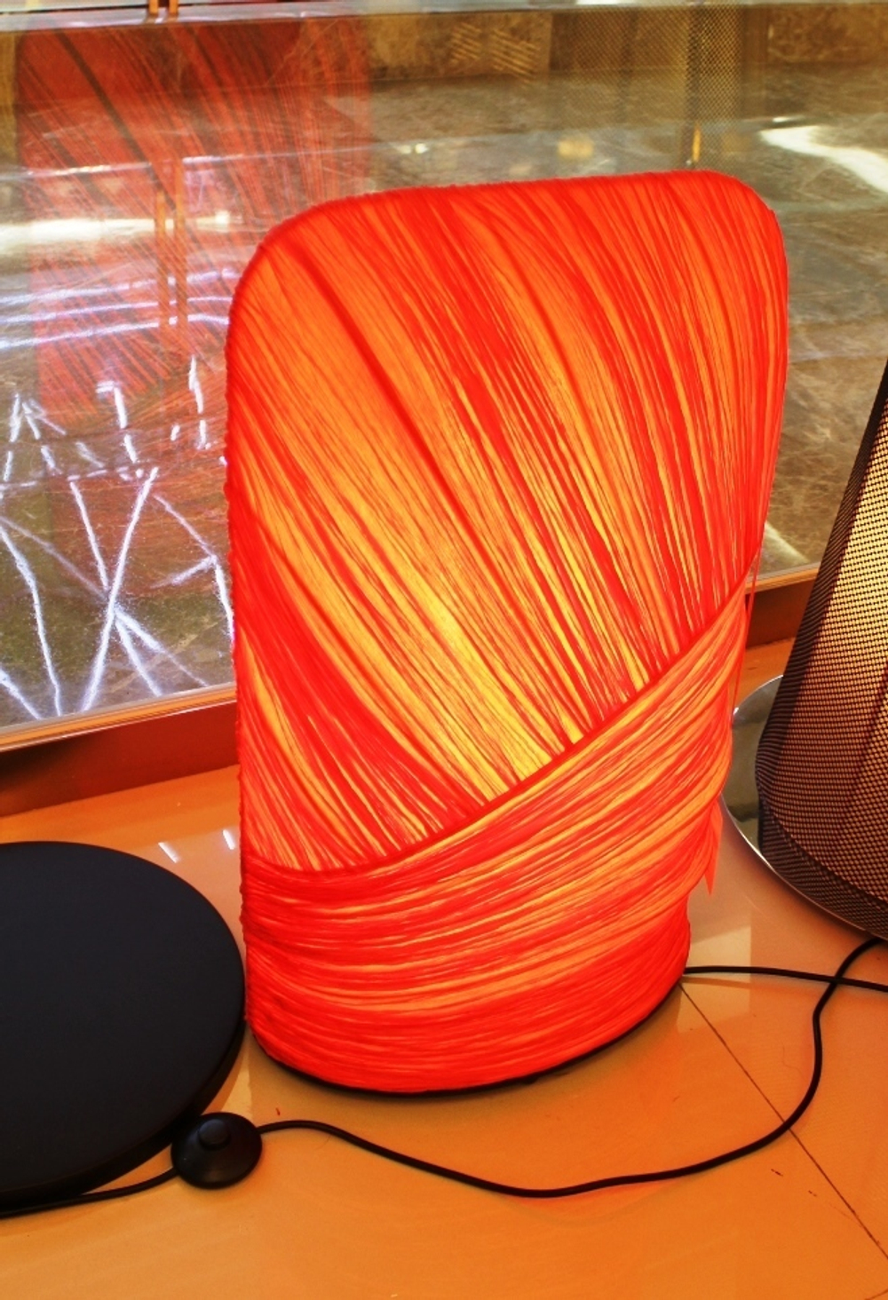 настольная лампа Mino' lamp by Ayala Serfaty for Aqua Creations ( красная )