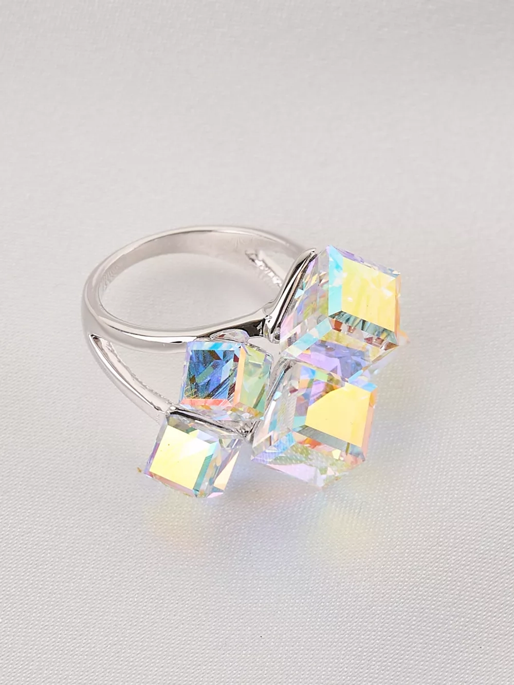 Кольцо коктейльное Мираж с кубиками-хамелеонами Swarovski