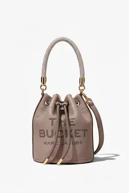 СУМКА MARC JACOBS THE LEATHER BUCKET BAG CEMENT