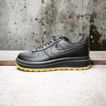 Nike Air Force 1 Luxe • Black