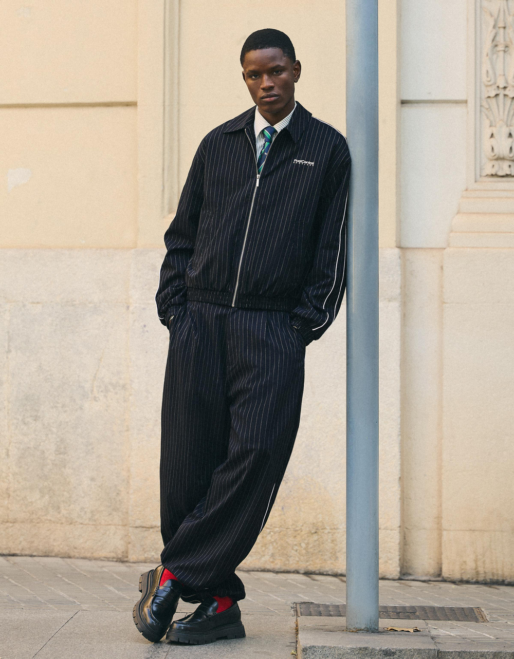 Мужские брюки super baggy fit в тонкую полоску - BERSHKA