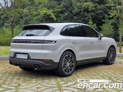 Porsche Cayenne 3.0 E-Hybrid — 2024