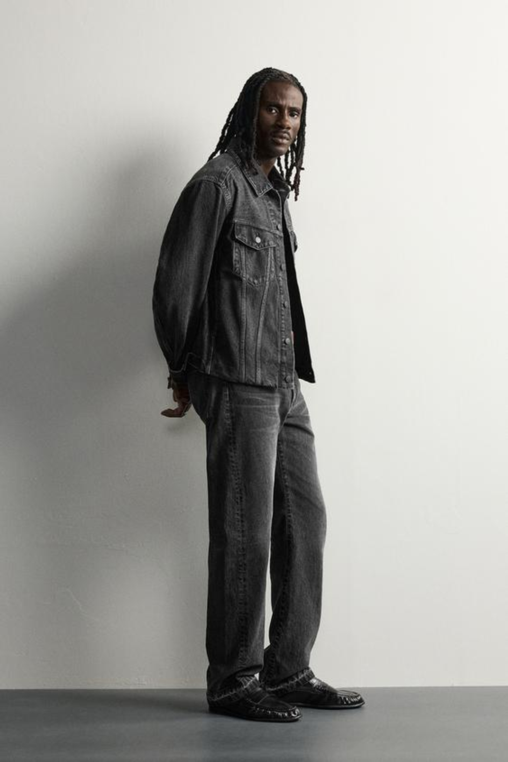 ZARA ДЖИНСЫ STRAIGHT FIT 2026 TANAKA, УГОЛЬНЫЙ