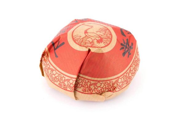 Herbata Sheng Pu'er 2010 Marka „Lux” „Sosna i żuraw” Gniazdo roślinne Xiaguan 100 g