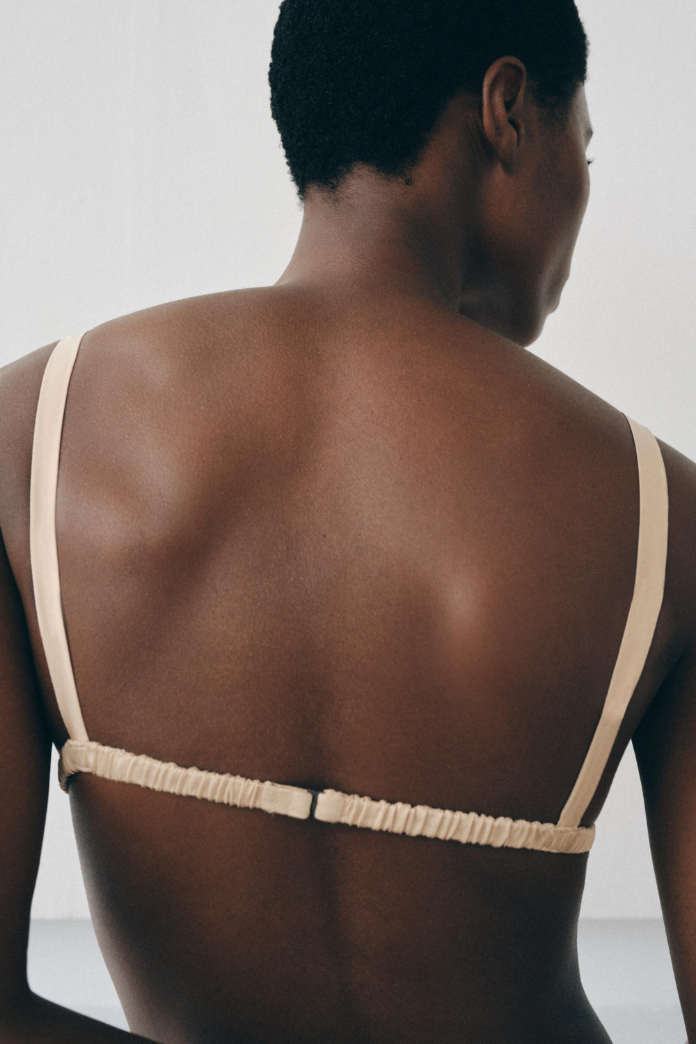 БЮСТГАЛЬТЕР С ТРЕУГОЛЬНЫМИ ЧАШКАМИ, КРУЖЕВОМ И БУСИНАМИ — ZARA