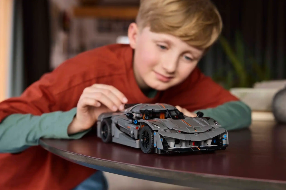 Конструктор LEGO Technic 42173 Серый гиперкар Koenigsegg Jesko Absolut