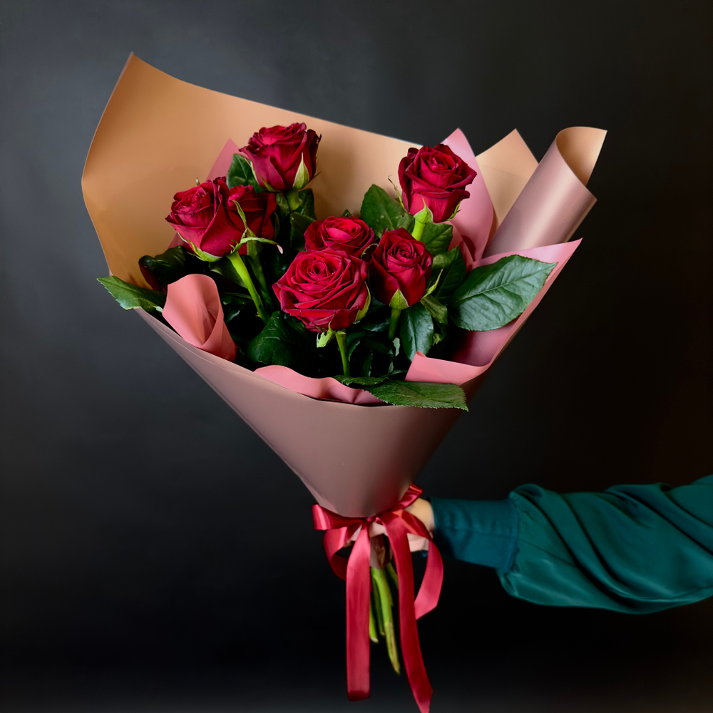 Flower bouquet of 7 Russian red roses in package