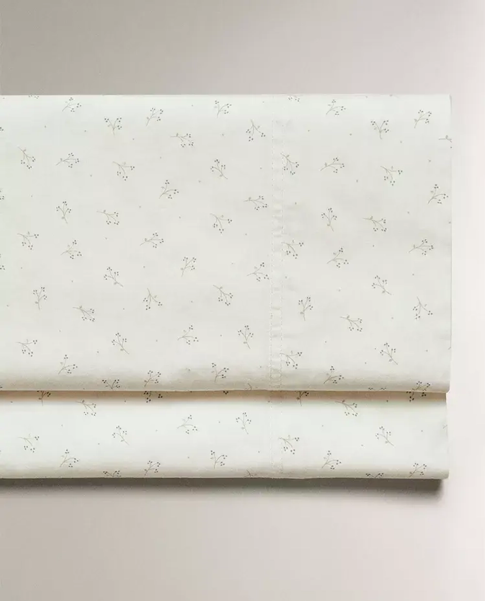 ZARA HOME ДЕТСКАЯ ПРОСТЫНЯ С ЦВЕТОЧНЫМ ПРИНТОМ, СИНИЙ