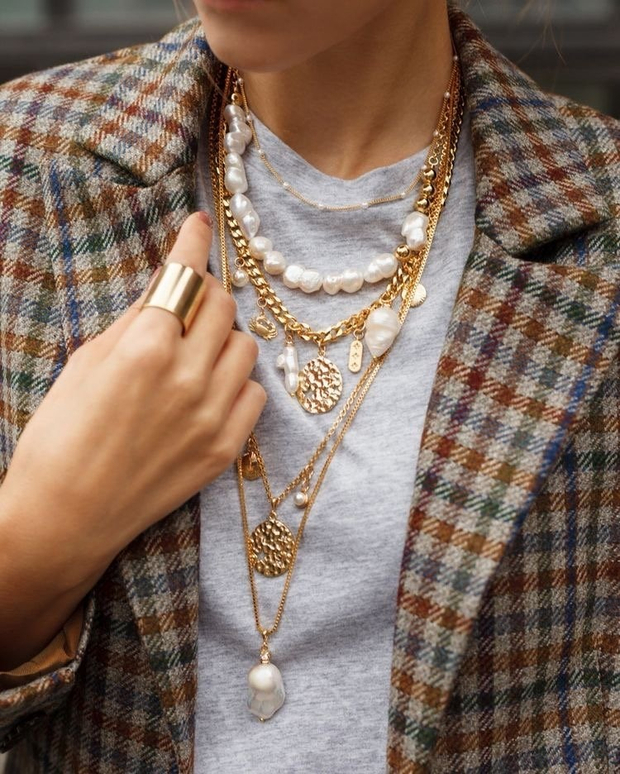 Конечно, всё начинается с модных домов — таких, как Chanel, Marni, Dior, Celine. Они диктуют моду.