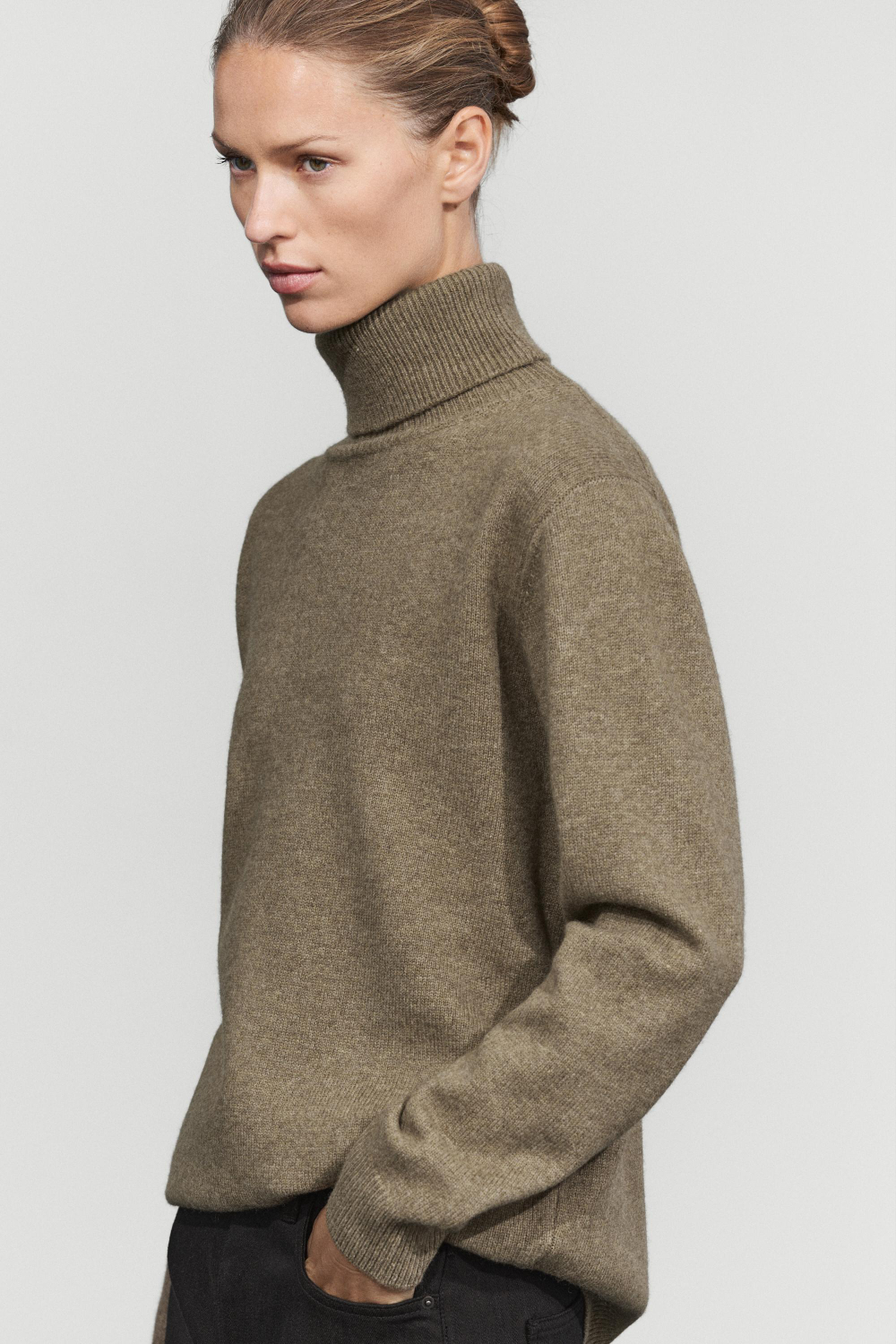 Massimo Dutti Трикотажный джемпер из смесовой шерсти с высоким воротником, зеленоватый