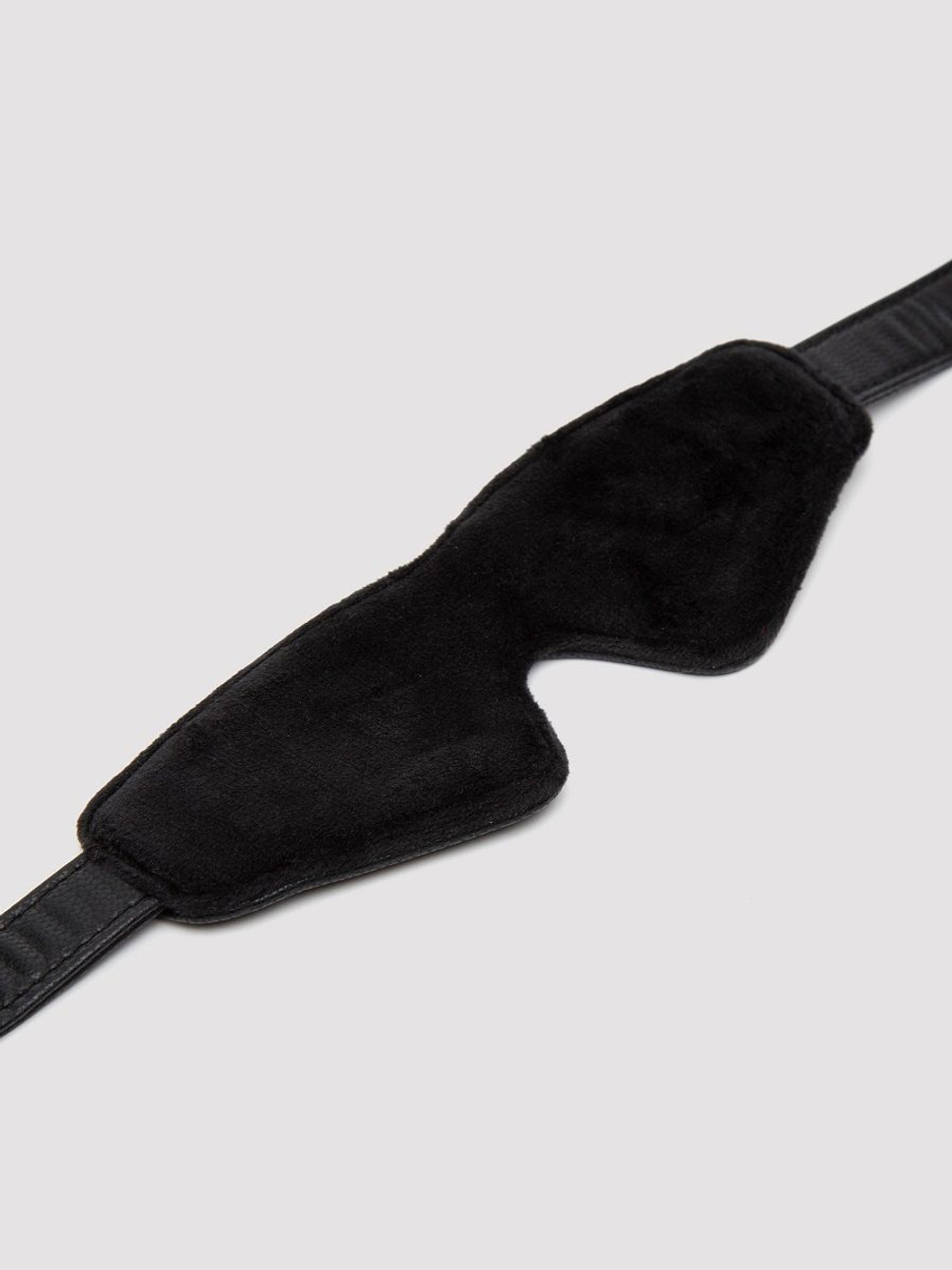 Черная плотная маска на глаза Bound to You Faux Leather Blindfold (Цвет: черный)