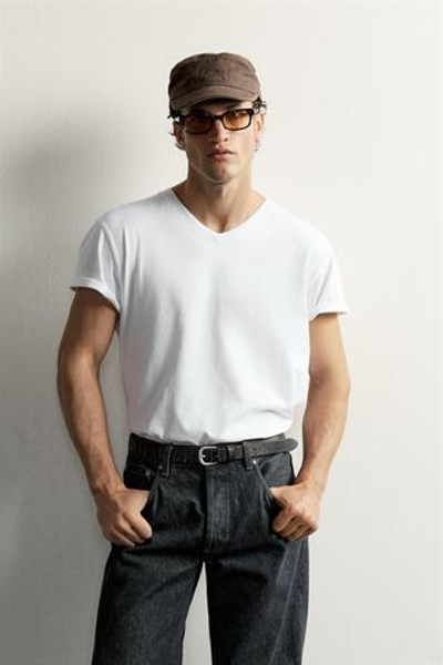 ФУТБОЛКА RELAXED FIT С V-ОБРАЗНЫМ ВЫРЕЗОМ — ZARA