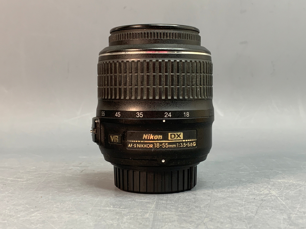 Nikon D3100 kit 18-55mm 9.650 кадров